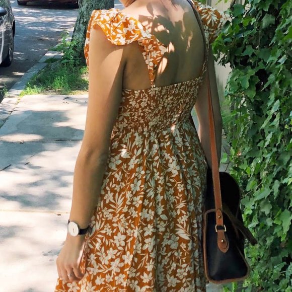 Old Navy Dresses & Skirts - Yellow White Floral Patterned Ruffle Ruched Dress